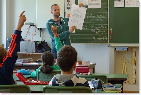 Herr Henne_Teil 2 Schulhofengeltraining_0006